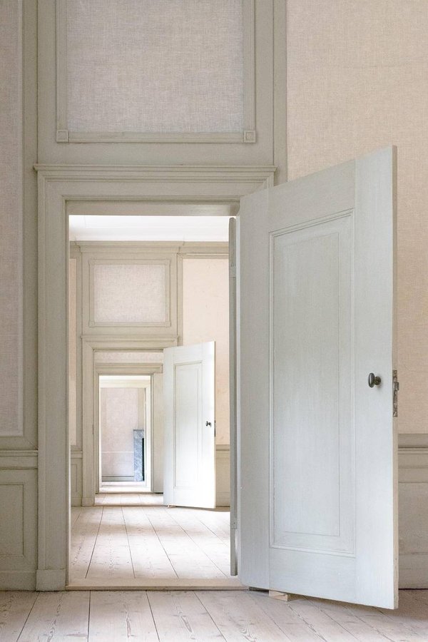 Guide pratique pour mettre fin au grincement agaçant d'une porte