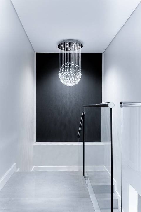 Créez une atmosphère chaleureuse dans votre chambre avec ces astuces et idées de luminaires